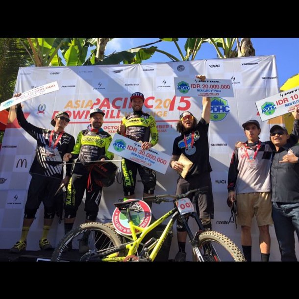 Le podium de la courde de VTT de descente Asia pacific dh challenge 2015